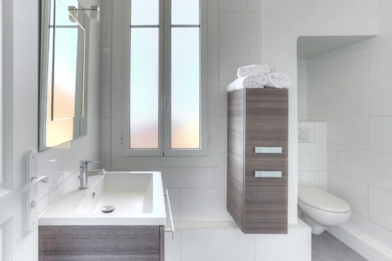 Cozy Furnished Studio In A Quiet Area In The Center Beausoleil Apartment